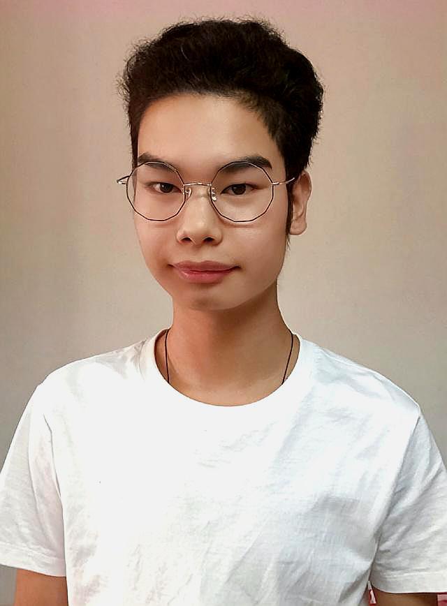 发际线小吴最新写真出炉,造型很潮有个性,网友:眉毛惹人注意