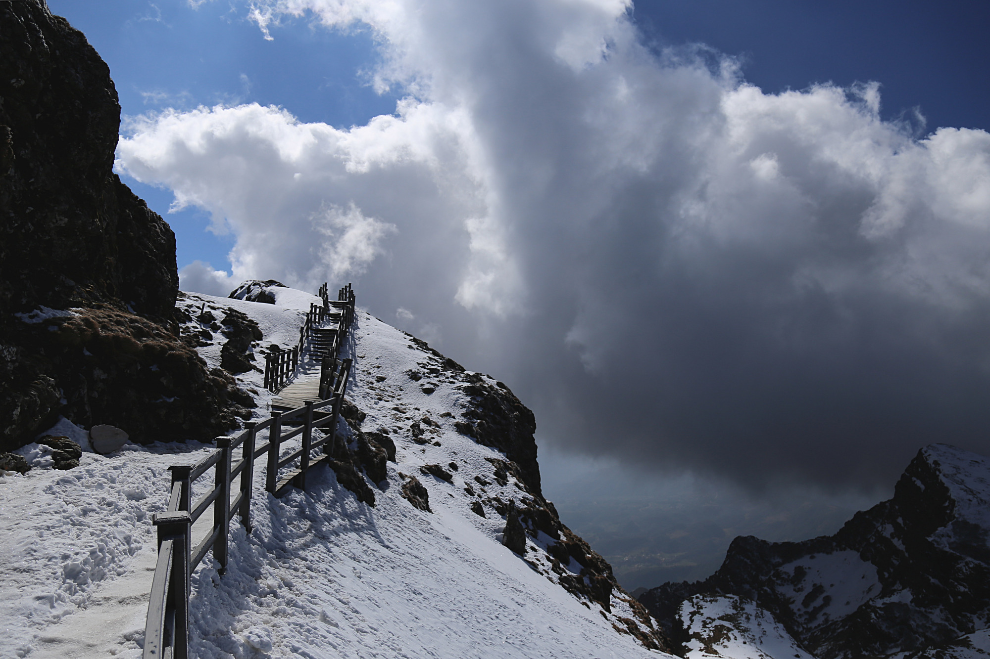 轿子雪山,离昆明最近的雪山,南方的艳阳里大雪纷飞