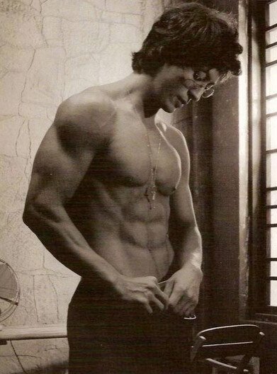 男神裴勇俊昔日肌肉照,充满男子气概,还是那个姜俊尚