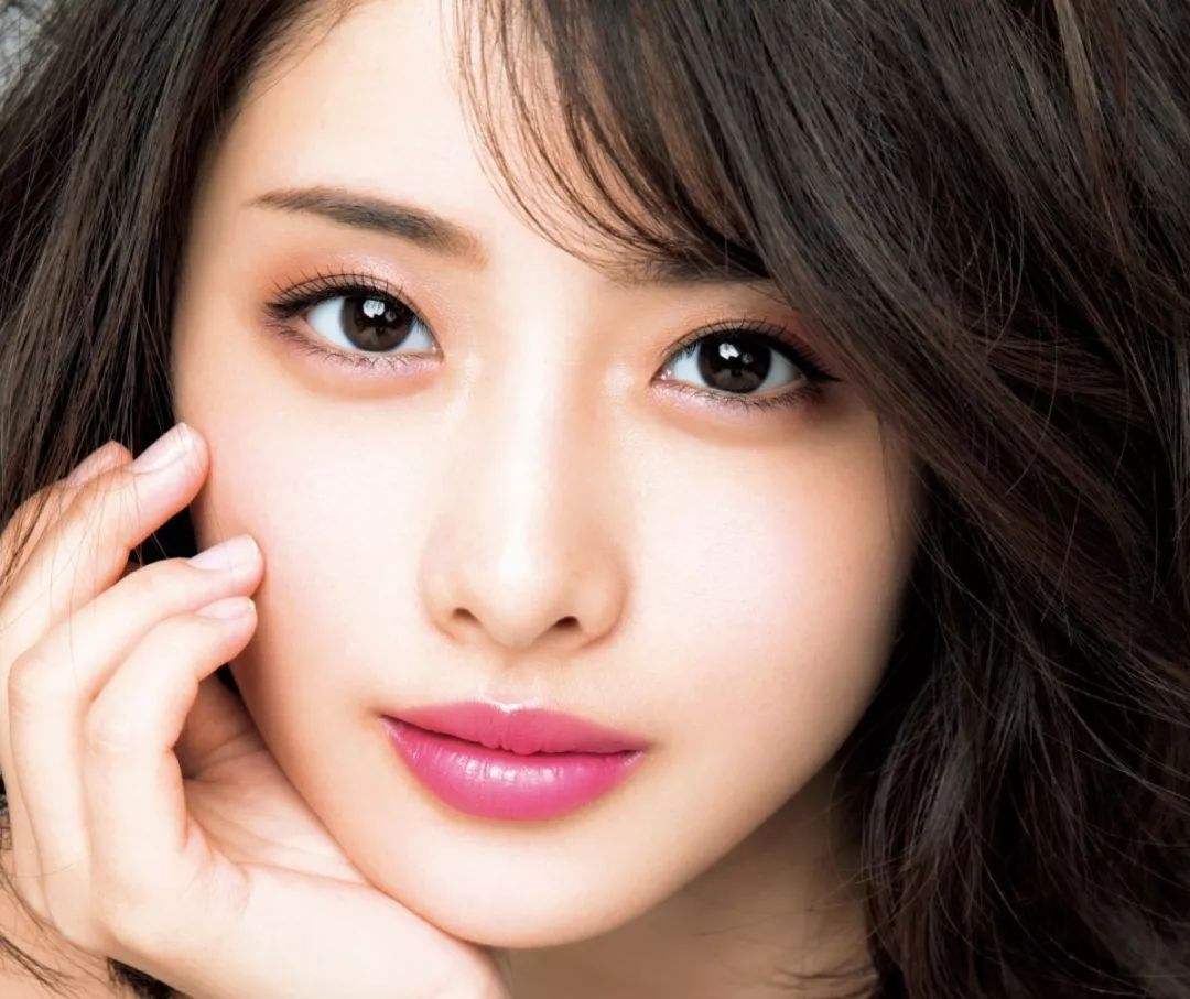 有这3个特征的才叫"少女脸"!有一个就很美,全有的人桃花多!