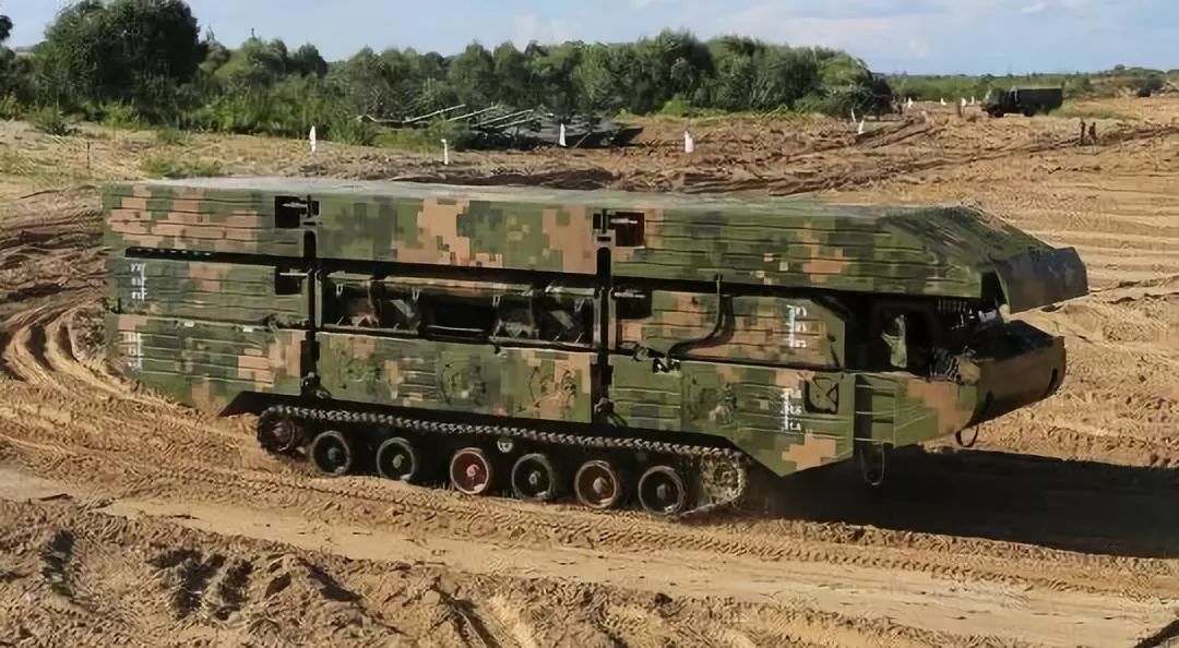 "基建狂魔",中国军队架桥水平有多高?5辆车60分钟造75米大桥