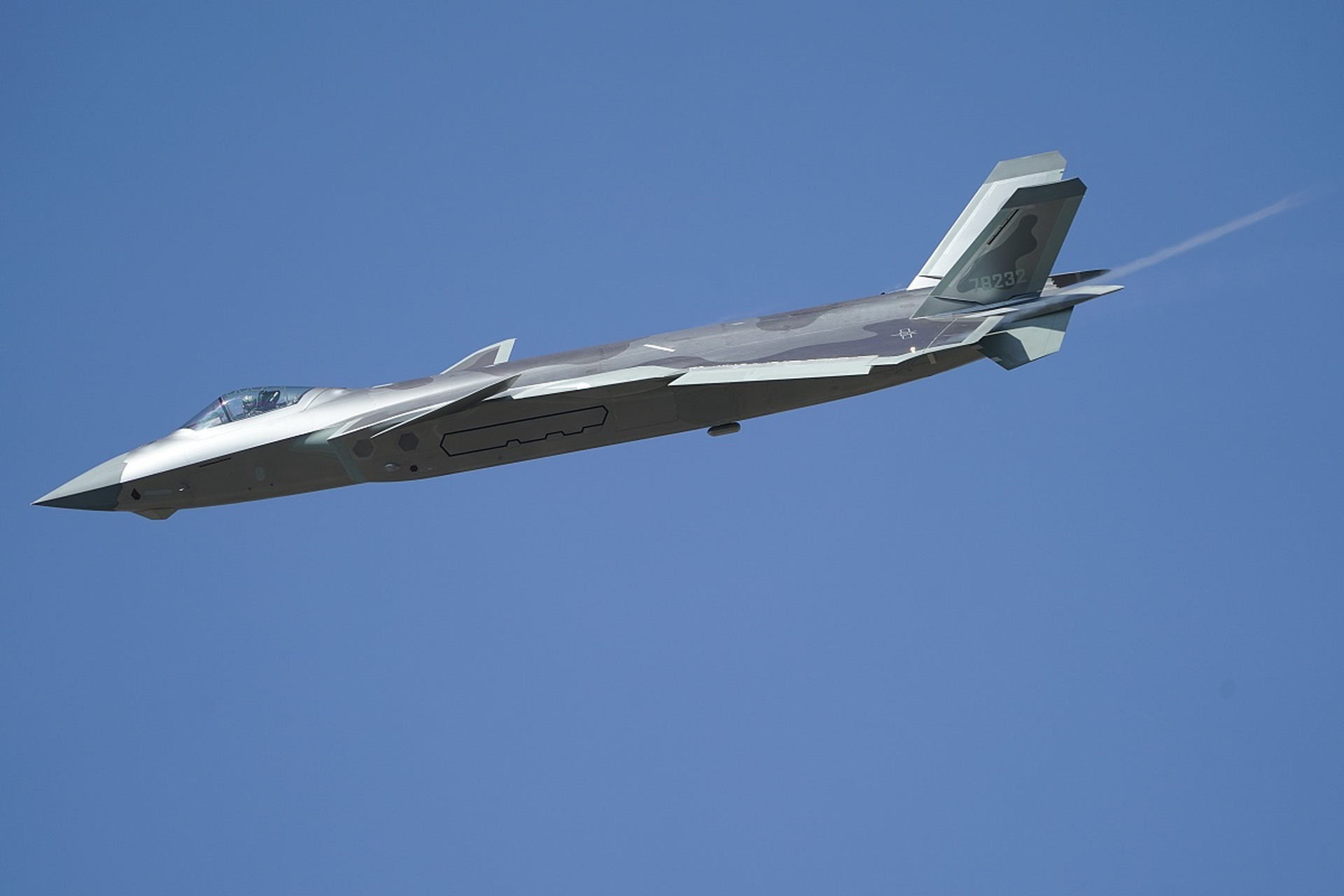 巨龙空军的又一杀手锏,轰20轰炸机即将问世.