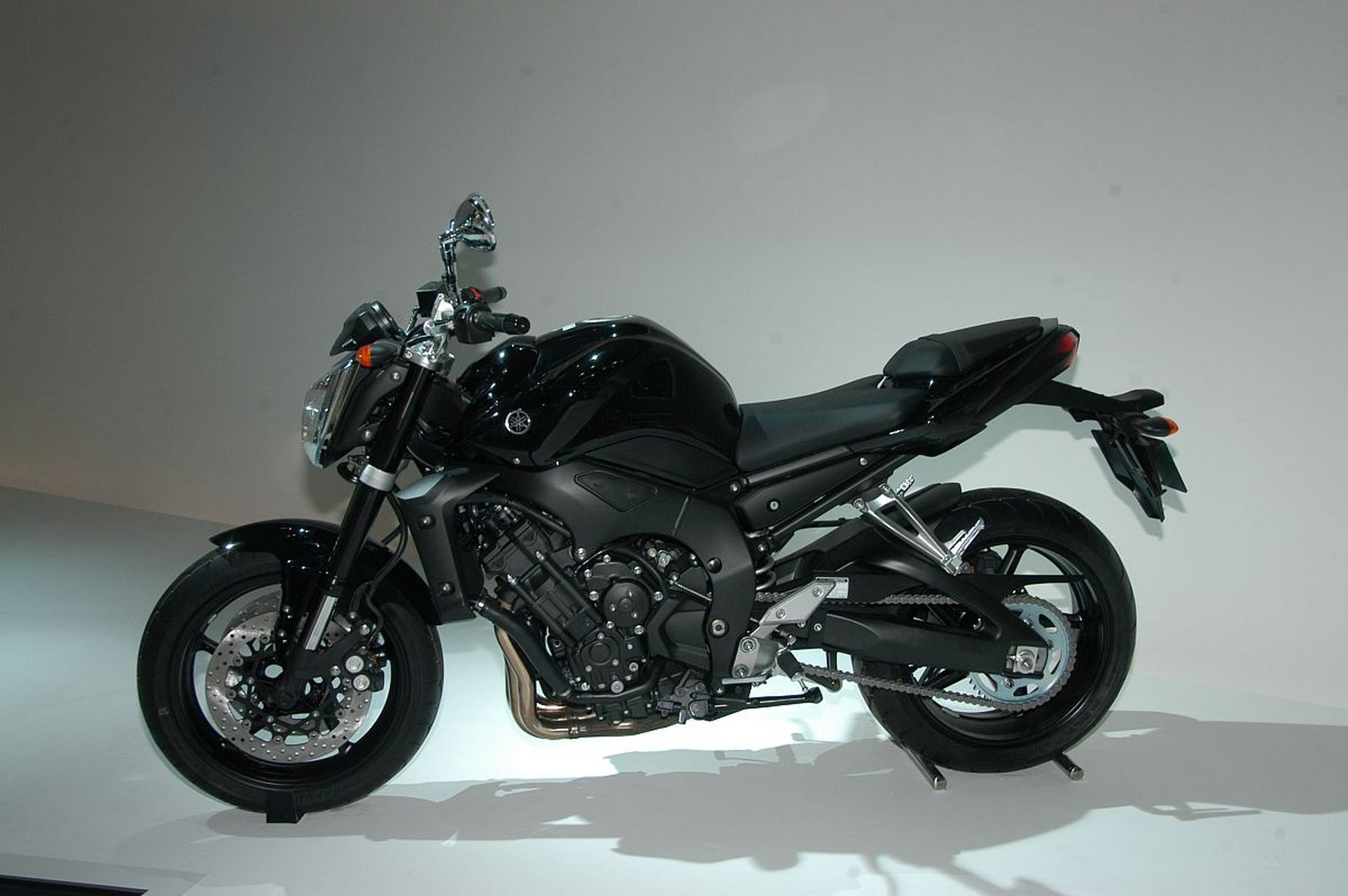 春风250sr摩托车是一款性能和外观出色的运动型摩托车,价格因地区