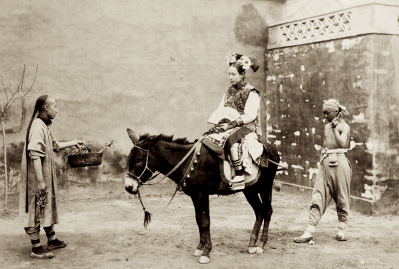 清朝骑马装女套装图片