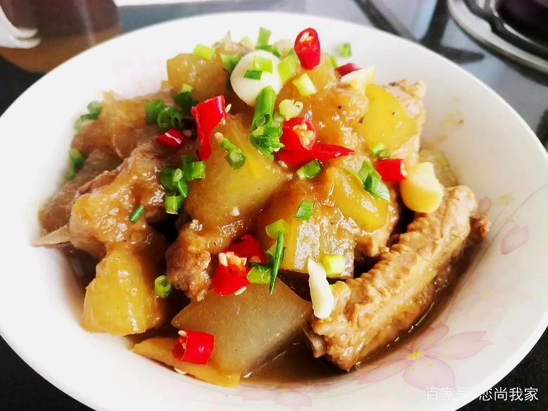 最近老上火,做个冬瓜烧排骨,好吃看得见,话说常吃冬瓜可以减肥