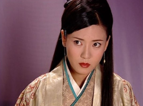 说起何佳怡网友们也许会有些陌生,可是看过她的照片是不是很熟悉,她曾