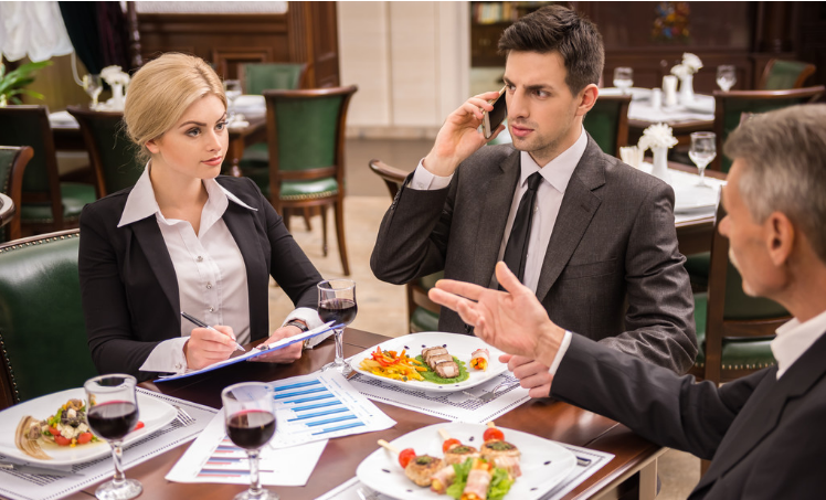 参加商务饭局,如何识破"骗子"和"庄家",掌握4个识人术