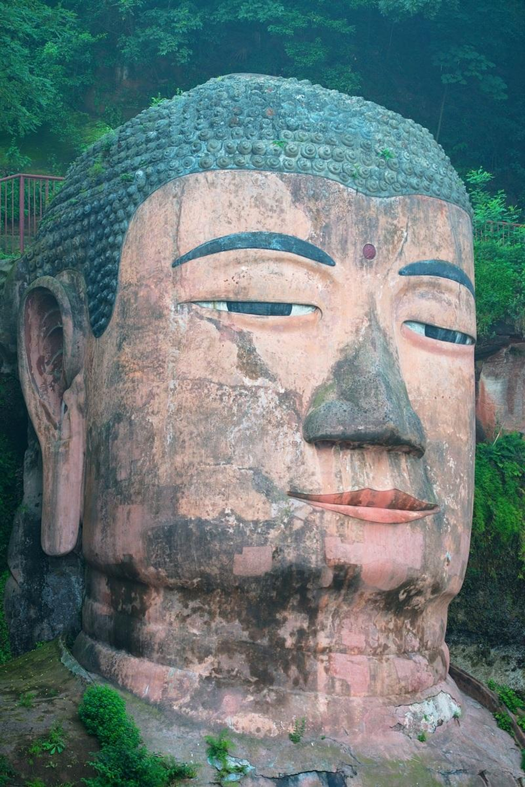 如果有机会观赏大佛,一定要仔细的观察,看看它的身上还有哪些我们不