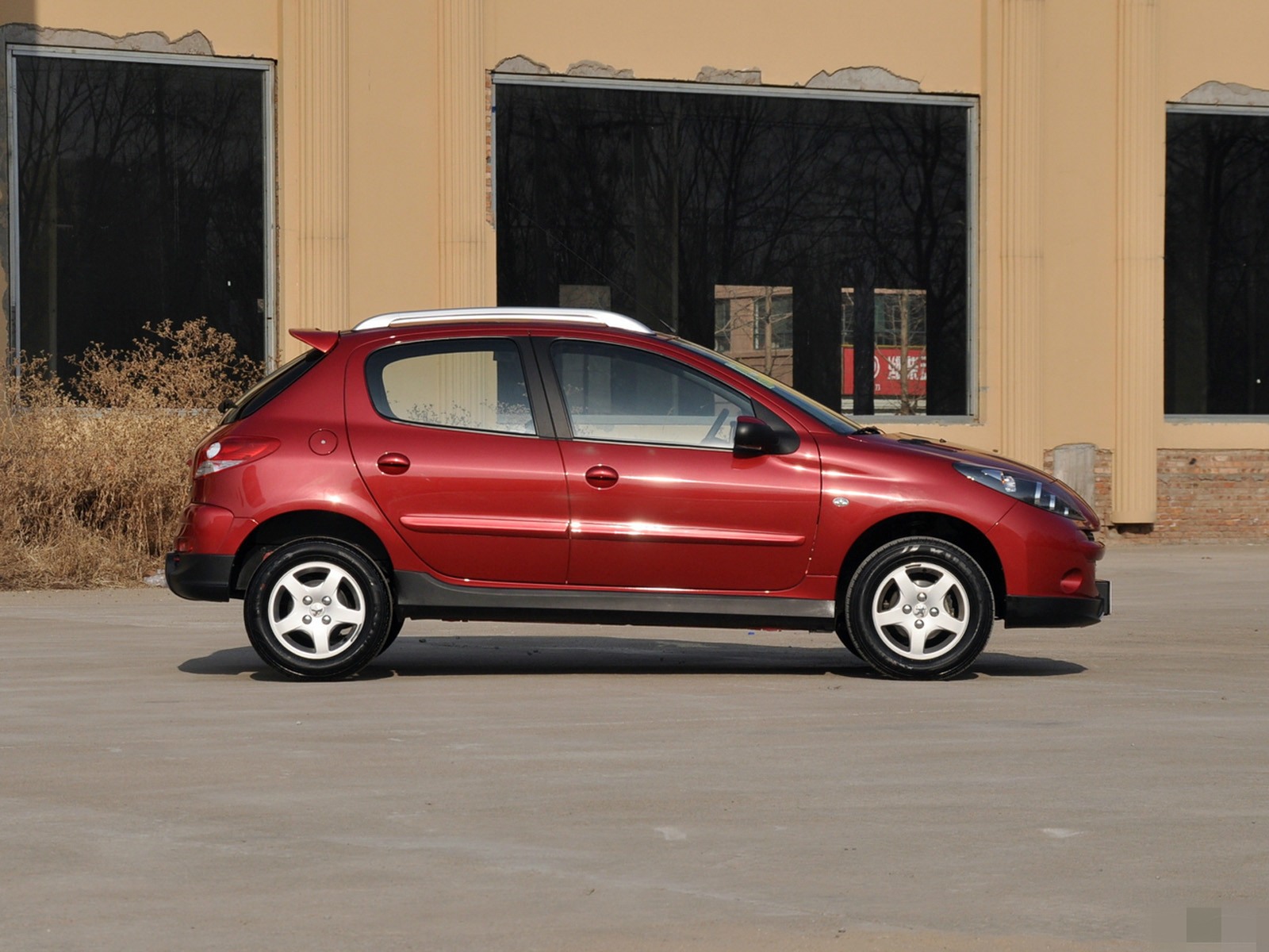 领你欣赏标致201的霸气外观