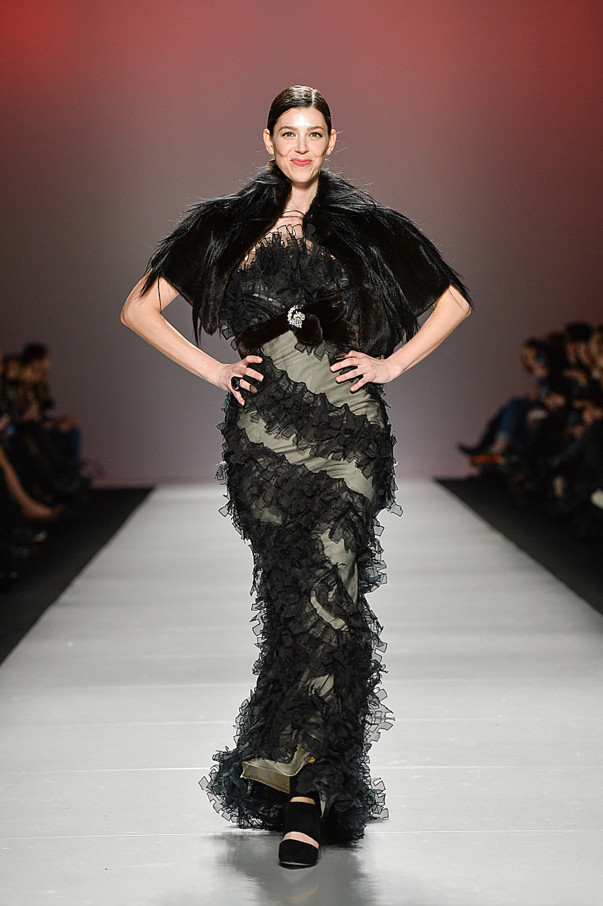 探究时装秀的神秘面纱 时尚是世界上最为热门的话题之一,而时装周则是