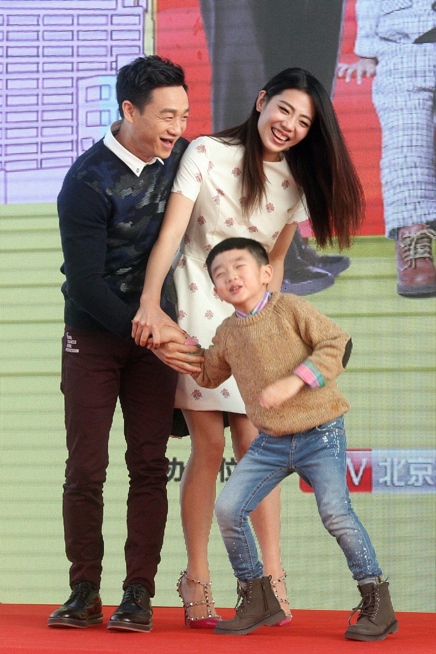 杨威否认与杨云离婚# #杨威杨云否认离婚传闻# 对于与妻子杨云的离婚