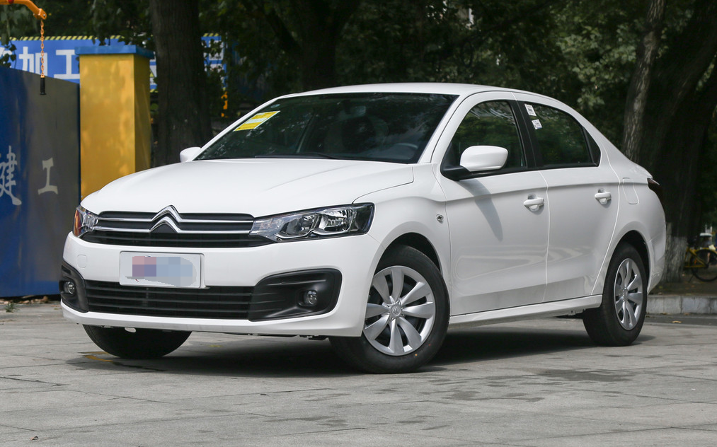 潮人代表东风雪铁龙-爱丽舍,八零后开它上路,既拉风又有活力