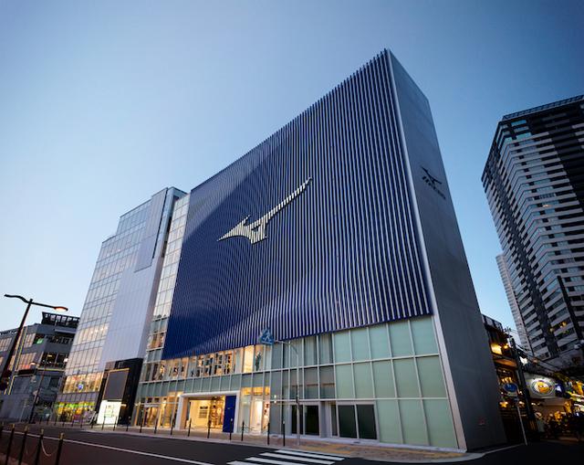 美津浓开设体验型全球旗舰店,引进首家棒球vr体验馆