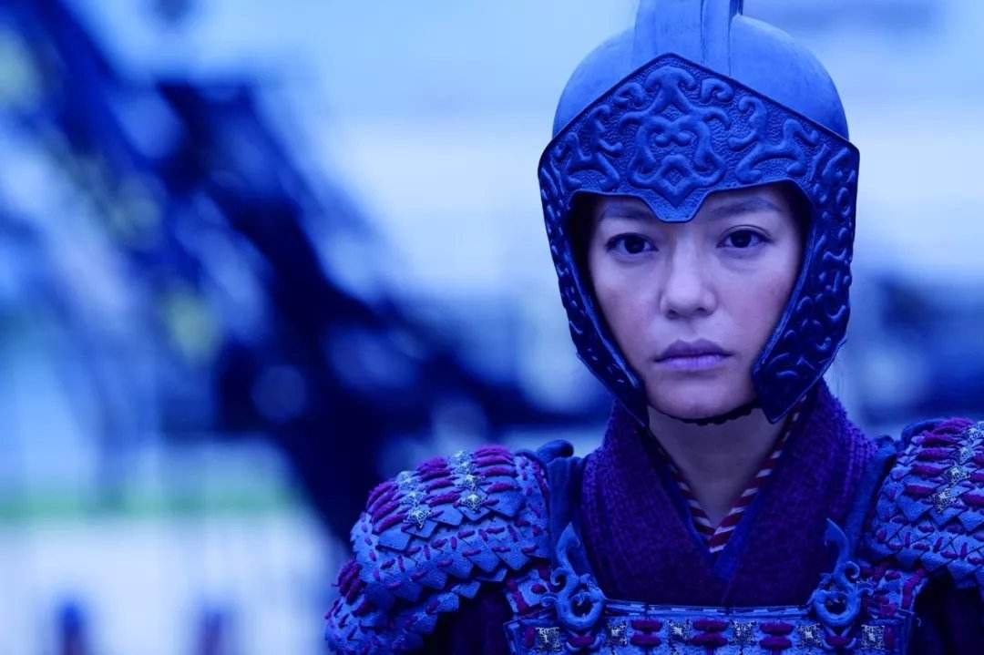 她是断臂美女,也是铁腕太后,用一只手撑起了整个江山