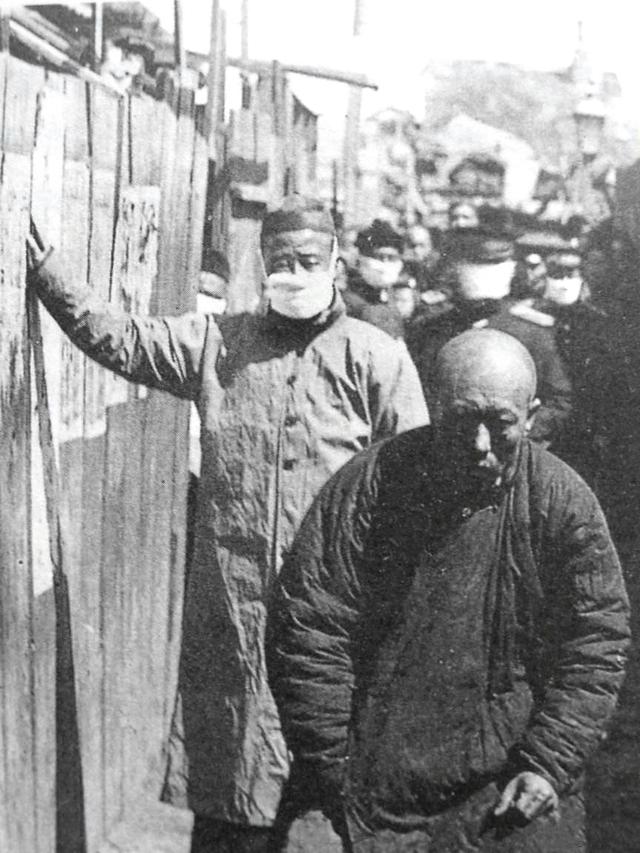 一个世纪前的鼠疫,华侨医生发明"伍氏口罩",给清政府"长脸"