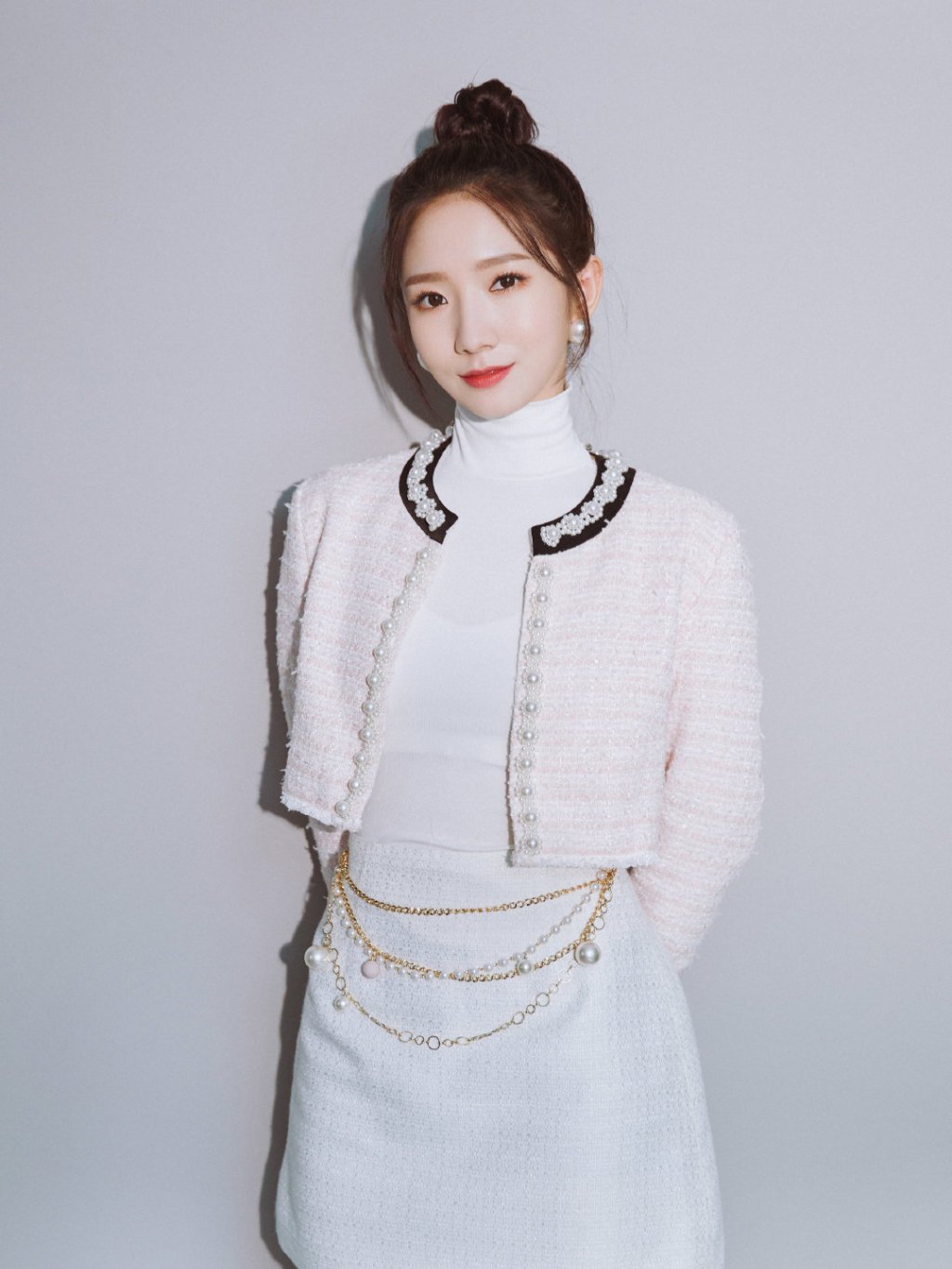 孟美岐是具备高水准韩文实力的女孩,少女感十足,让人记忆深刻