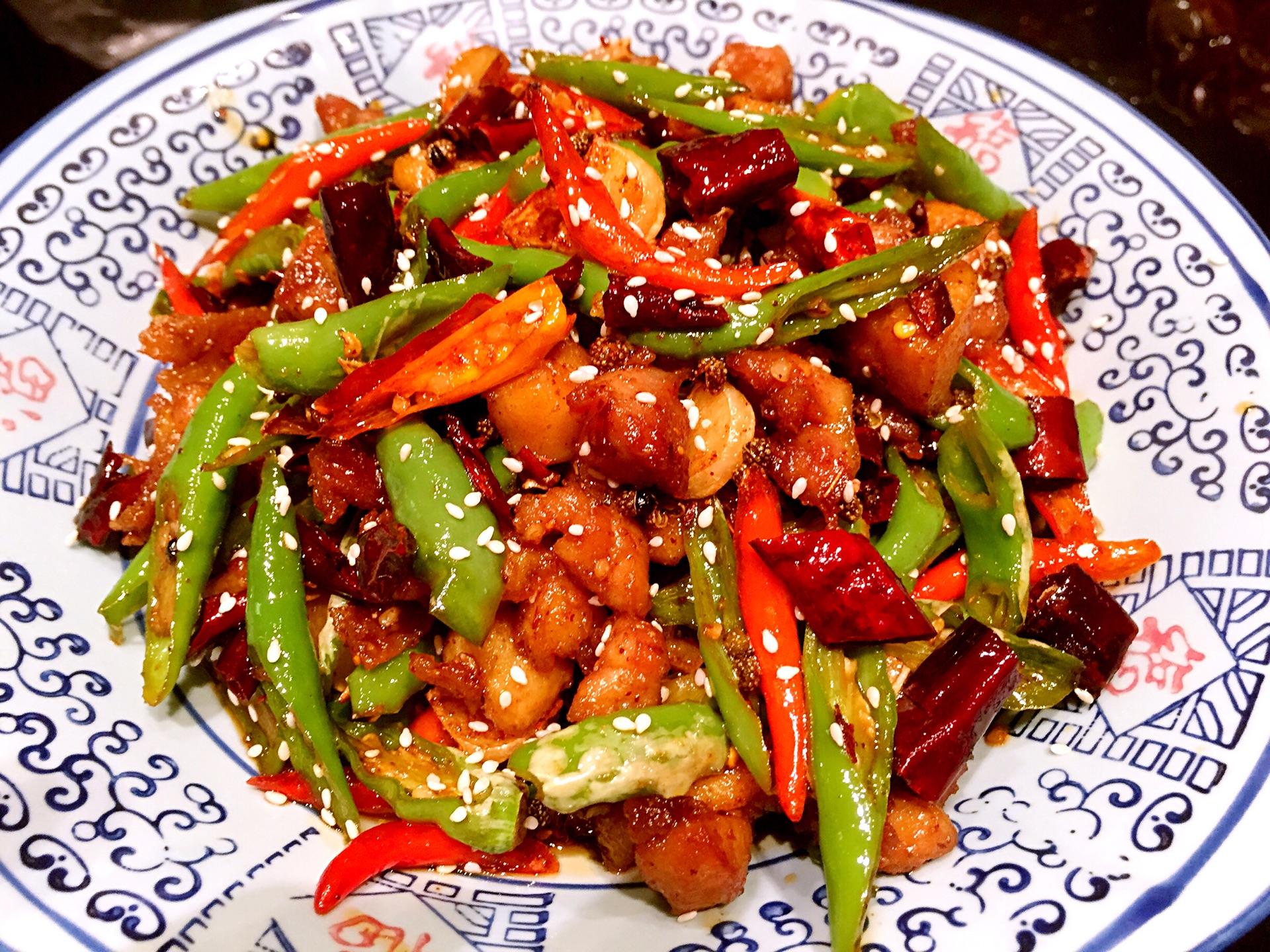 辣椒炒鸡丁,营养丰富,制作简单,赶快做起来吧!