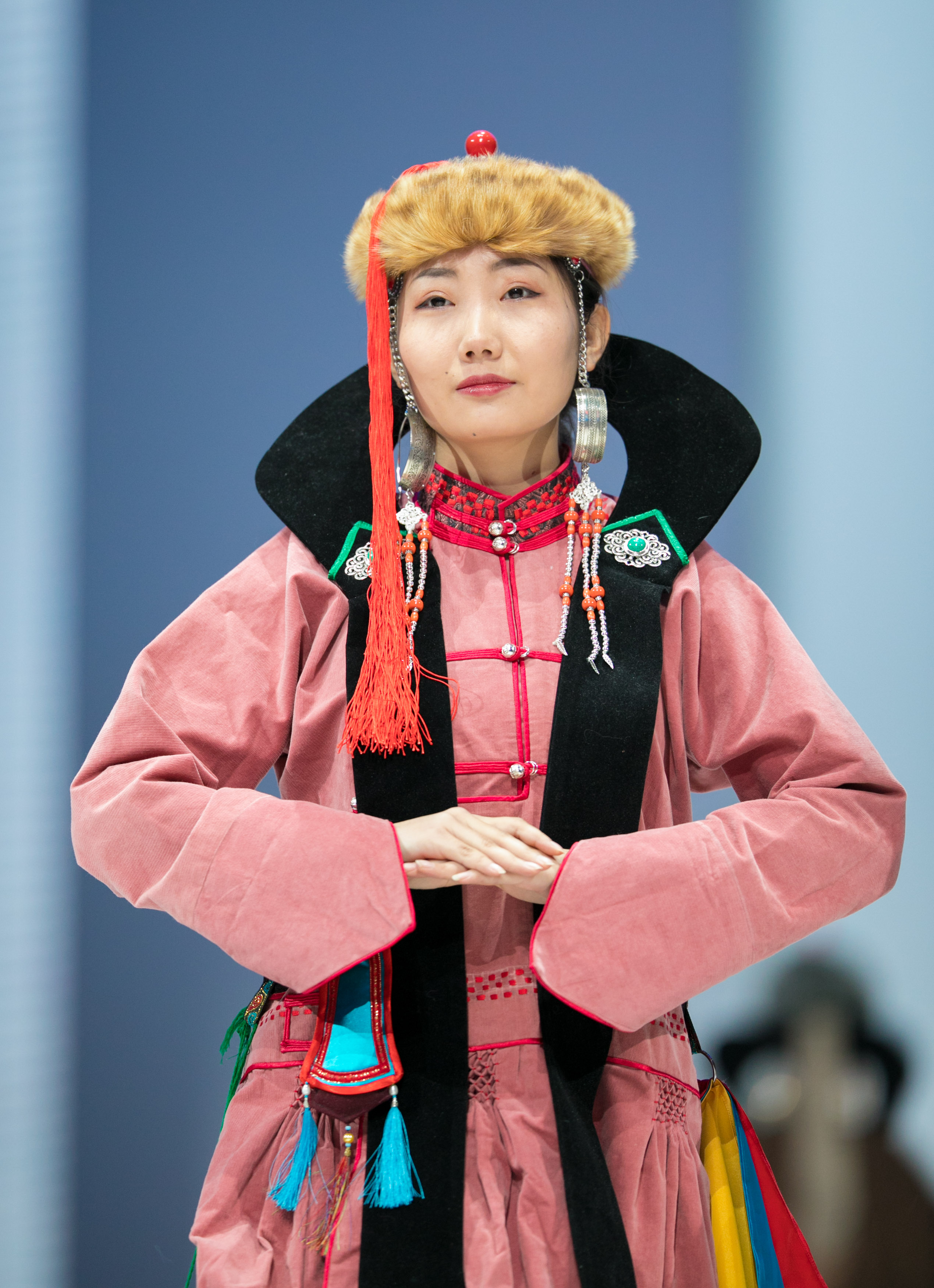 第十五届蒙古族服装服饰艺术节呼和浩特开幕