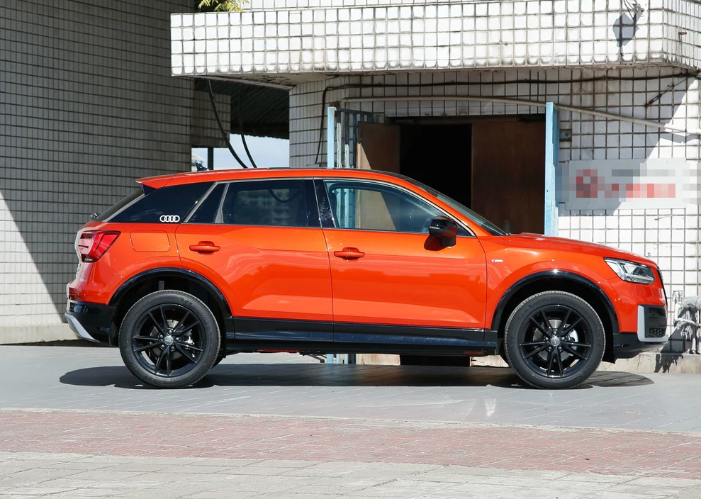 奥迪q2l35tfsi 时尚动感型侧身外观很大气