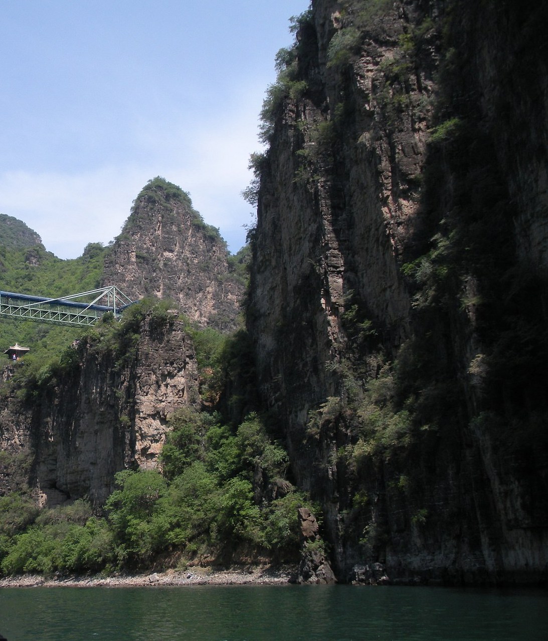 来来来,我给你推荐个好去处——郑州巩义市的紫龙峡,保证让你暑气全消