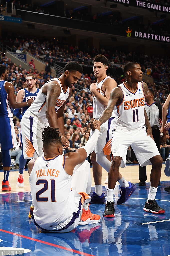 太阳核心坦言从未见过球队如此糟糕,打球不够团结!