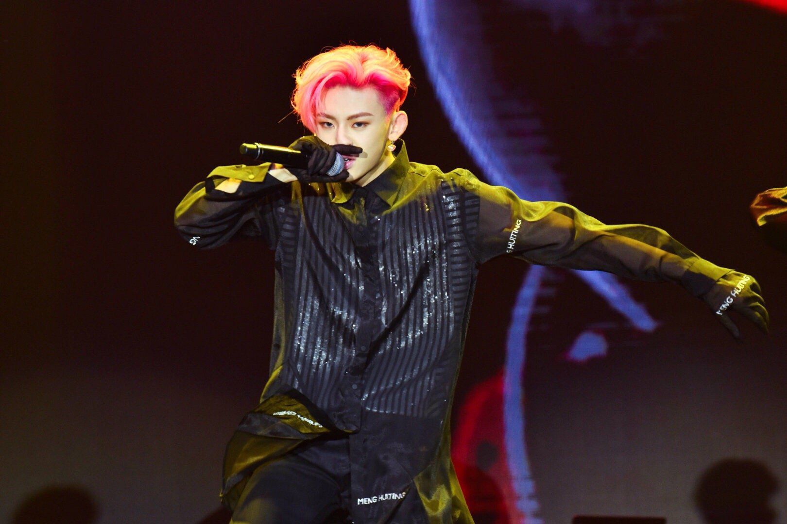 《青春有你2》七位导师平均年龄未超过25,发起人和rap均npc成员