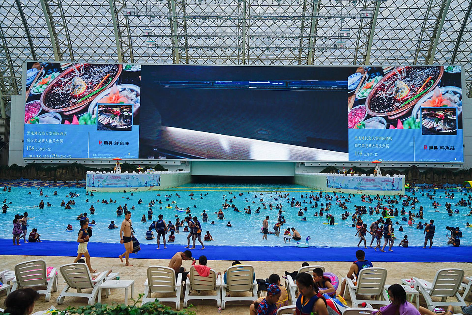 大家好,欢迎来到阿拉的海水上乐园!