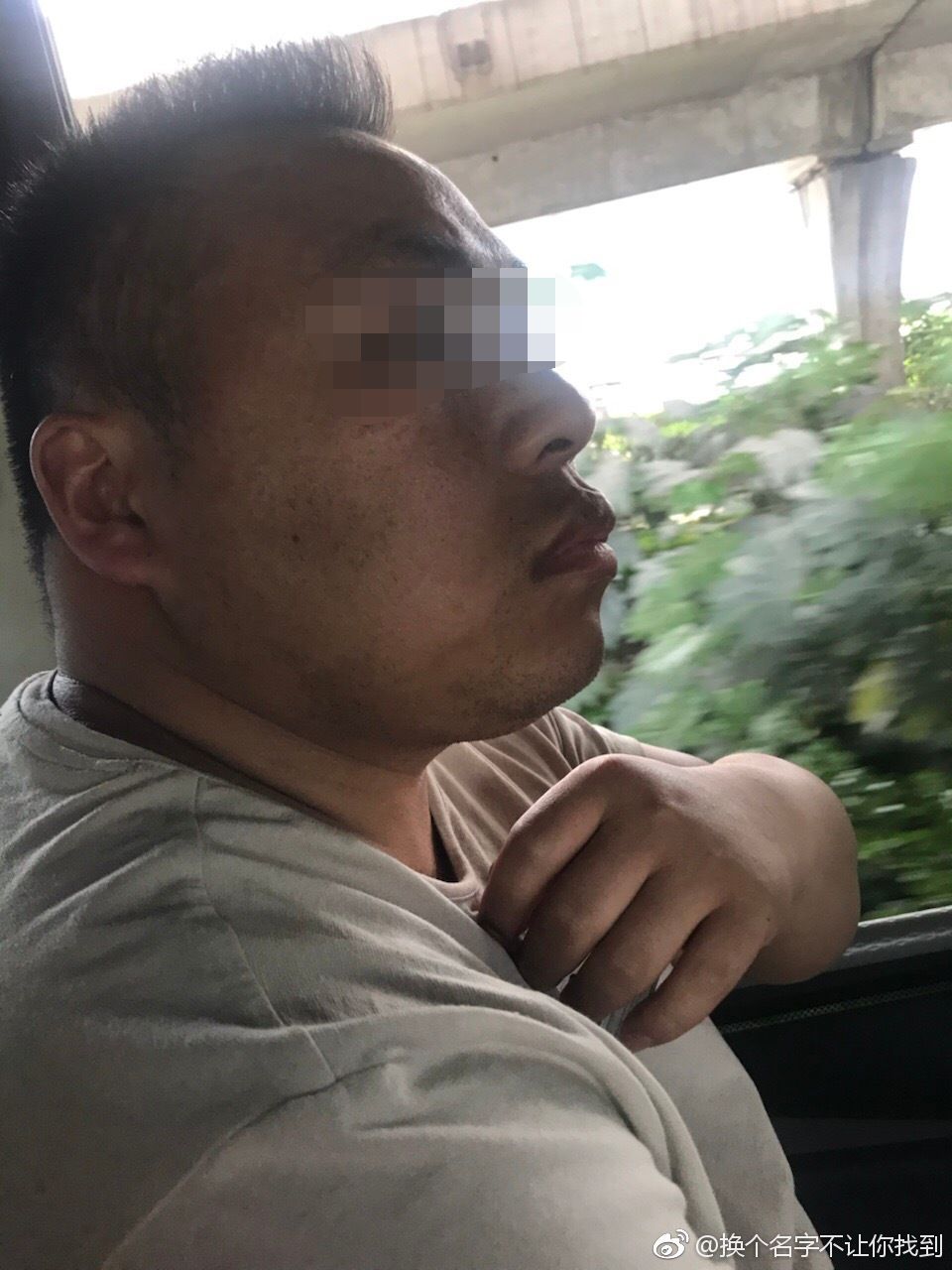 合肥149路公交车上惊现油腻猥琐男