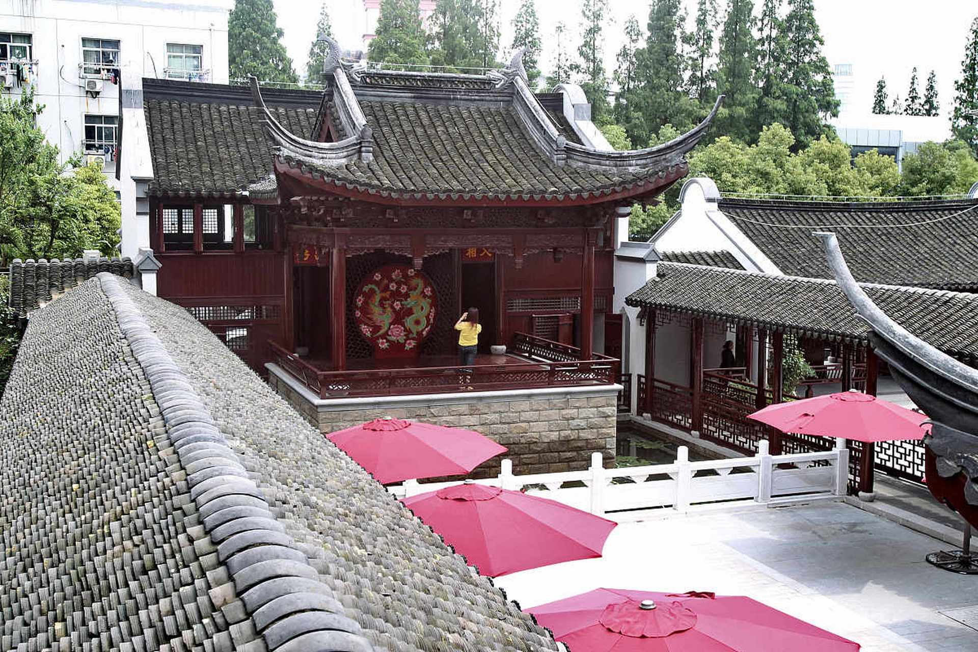 扬州琼花观:期待与向往的自然之美  每当提及扬州,人们总会想到那如诗