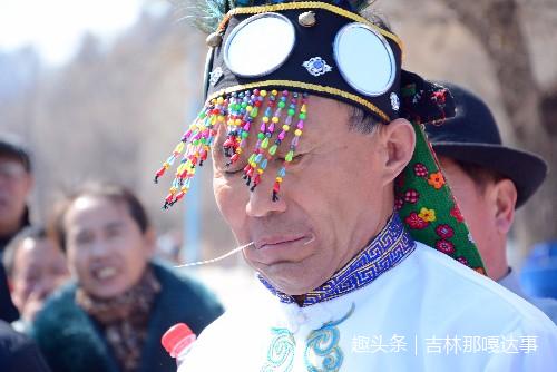 吉林满族萨满惊险祭祀表演"银针穿唇"不流一滴血!