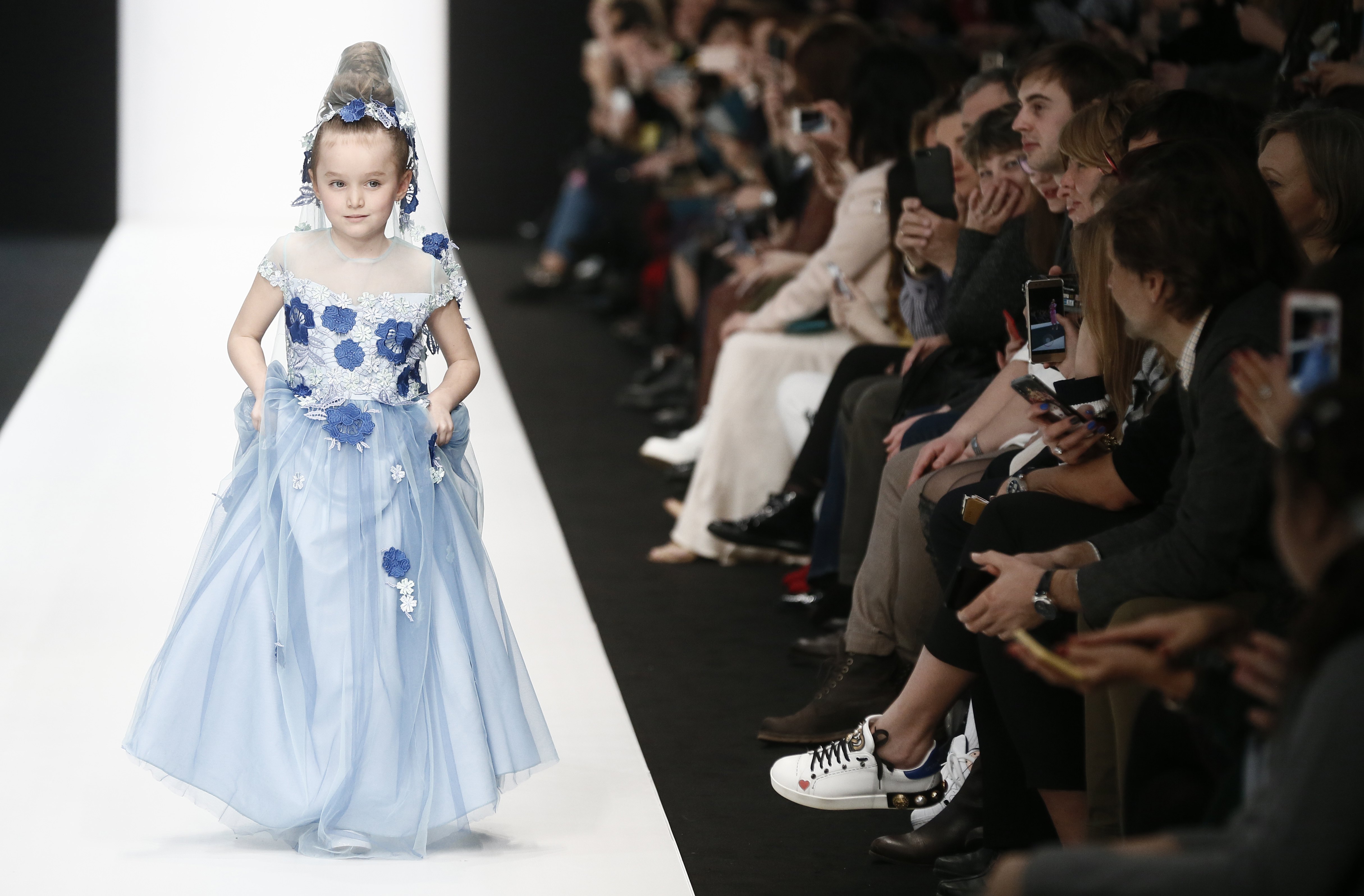 俄罗斯时装周——olga zavgorodnjaja品牌童装秀[3]