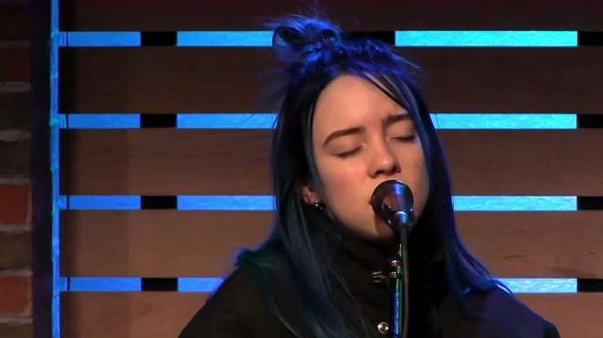 [图]欧美音乐：“碧梨”Billie Eilish《Ocean Eyes》的现场，超好听