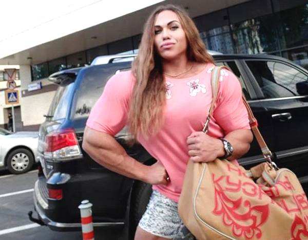 俄罗斯健身最强壮的女人!体型比男人还壮,网友:这是怎么练的?