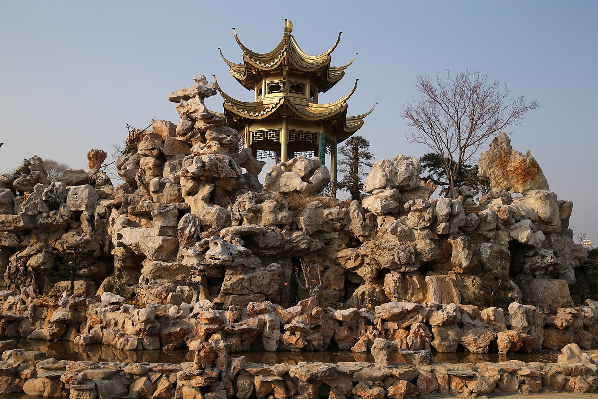 山东菏泽定陶仿山旅游景点,如同一颗璀璨的明珠镶嵌在齐鲁大地之上.