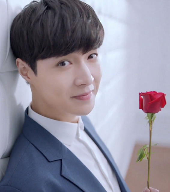 追张艺兴把自己追成了明星,成了赵丽颖的闺蜜