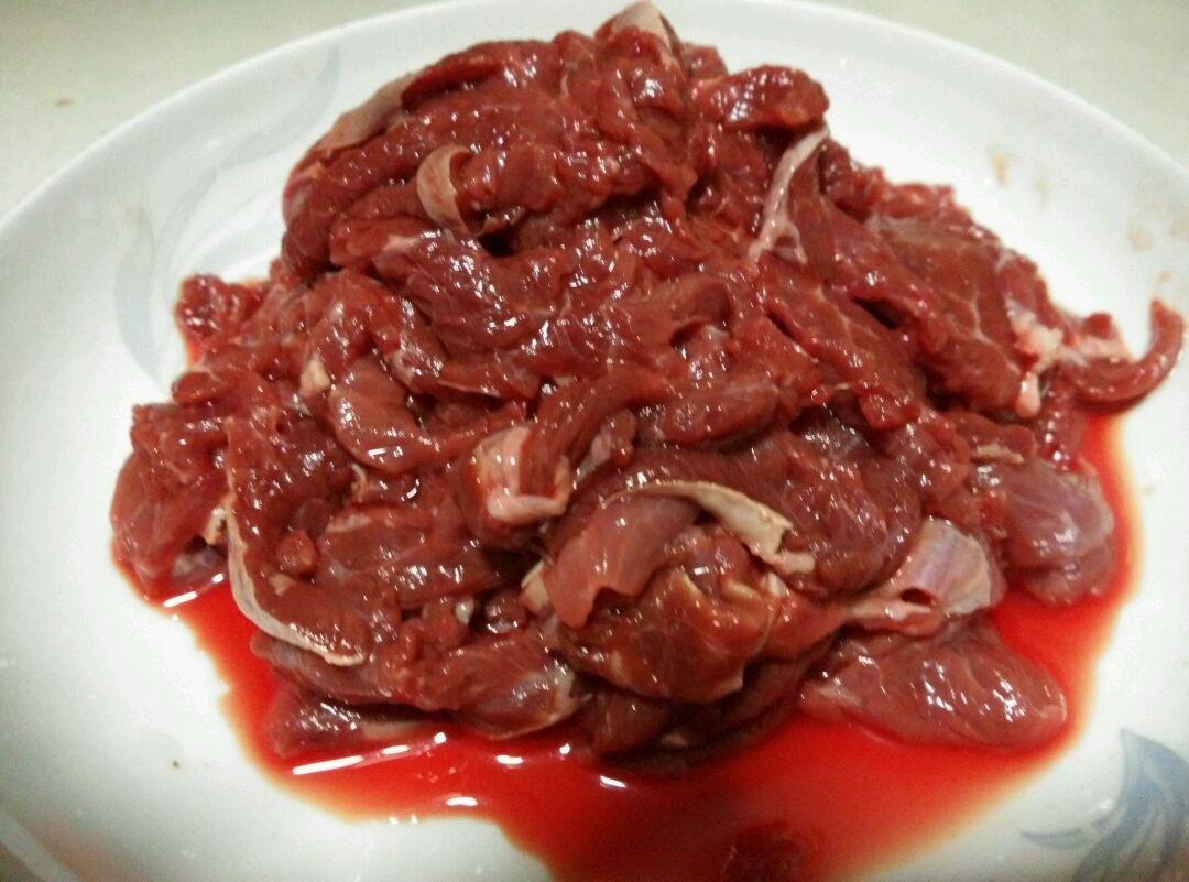 牛身体有很多部位,像牛腩,牛肝,牛舌,牛百叶,牛胰腺,牛胸腺,牛心,牛脑