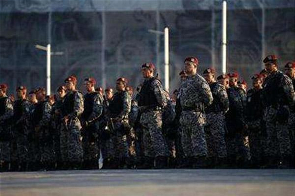 经过4年的摸索和整治,军政府创造了举世闻名的"巴西经济奇迹"