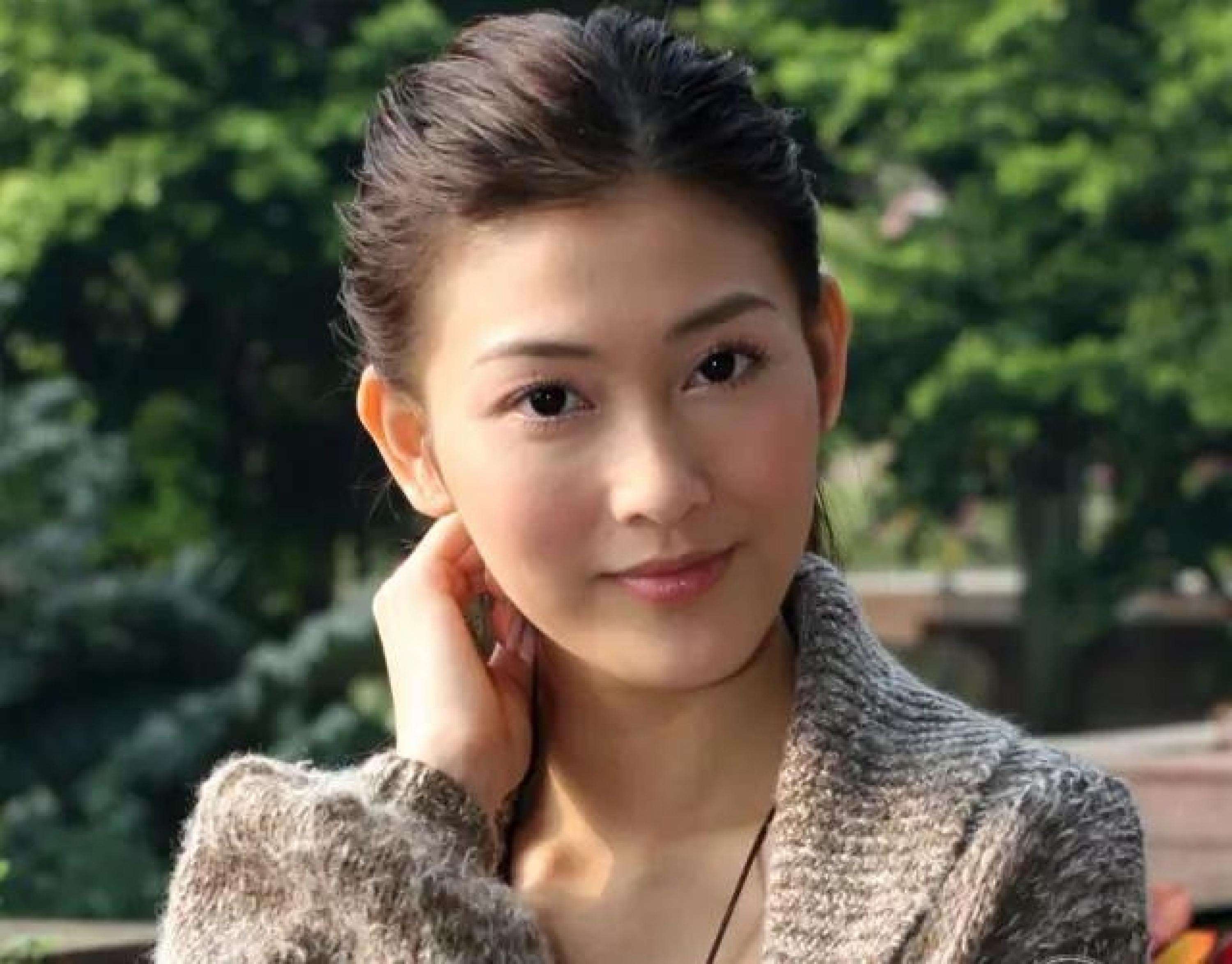 看了周丽淇,陈敏之和李彩桦她们三人的照片,傻傻的分不清了