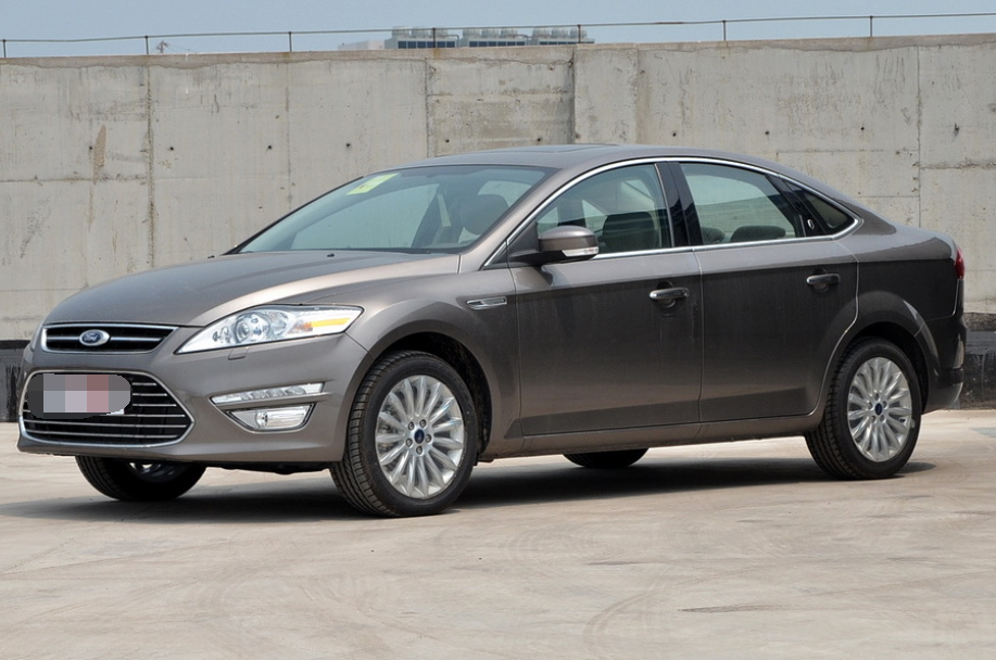 增加全新的设计理念,致胜2013款2.3at豪华型车型显得恭敬有加