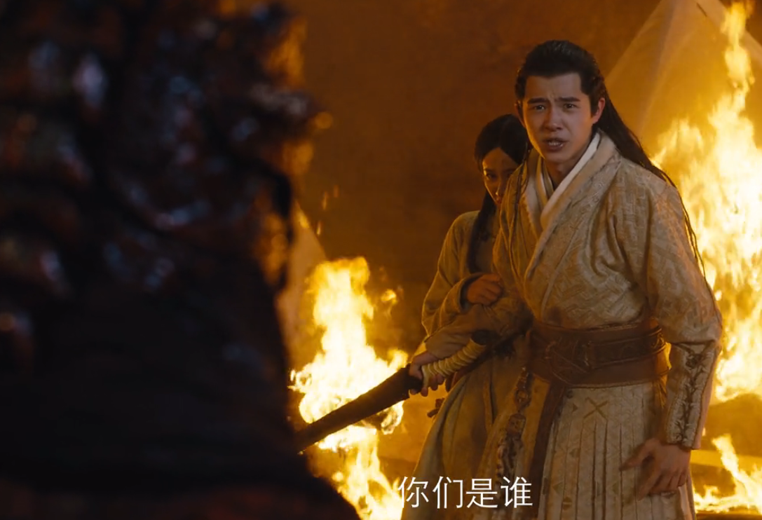 阿苏勒火中遇袭,苏玛挺身而出为其挡刀,青铜之血要压抑不住啦!