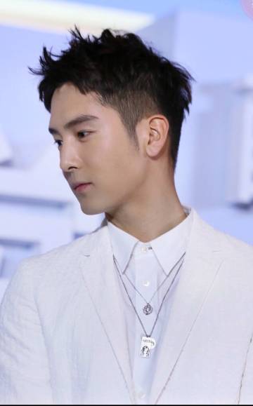 当红小生盛一伦微博晒图:@东方卫视新舞林大会,@优酷