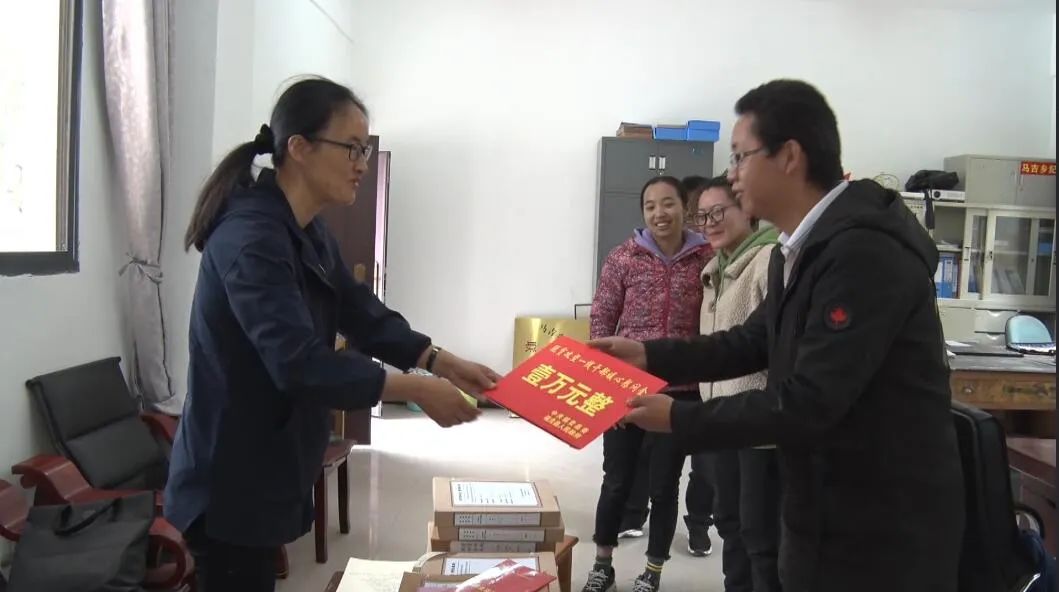 李雪涛到马吉乡看望慰问基层干部