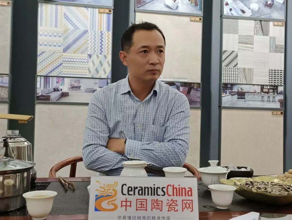 范朝阳接受中国陶瓷网终端调研小组采访