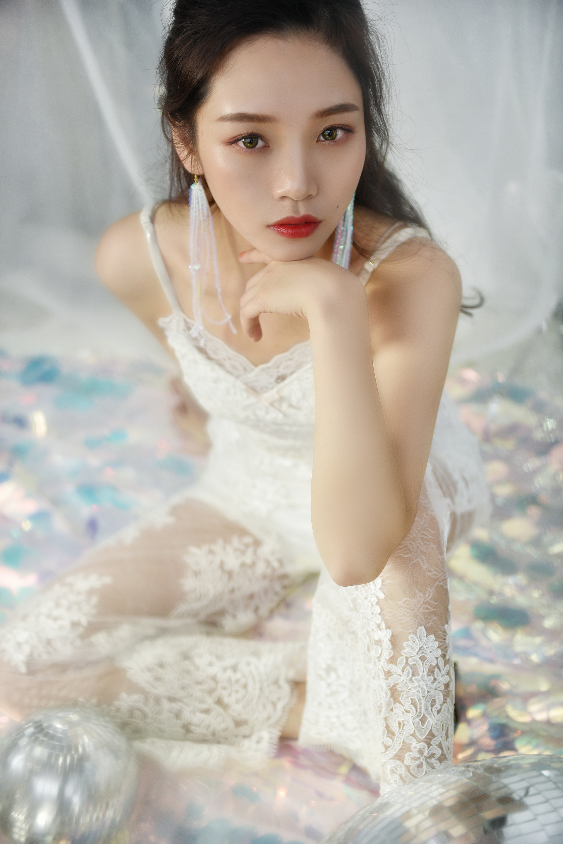 蕾丝长裤美女 若隐若现的美