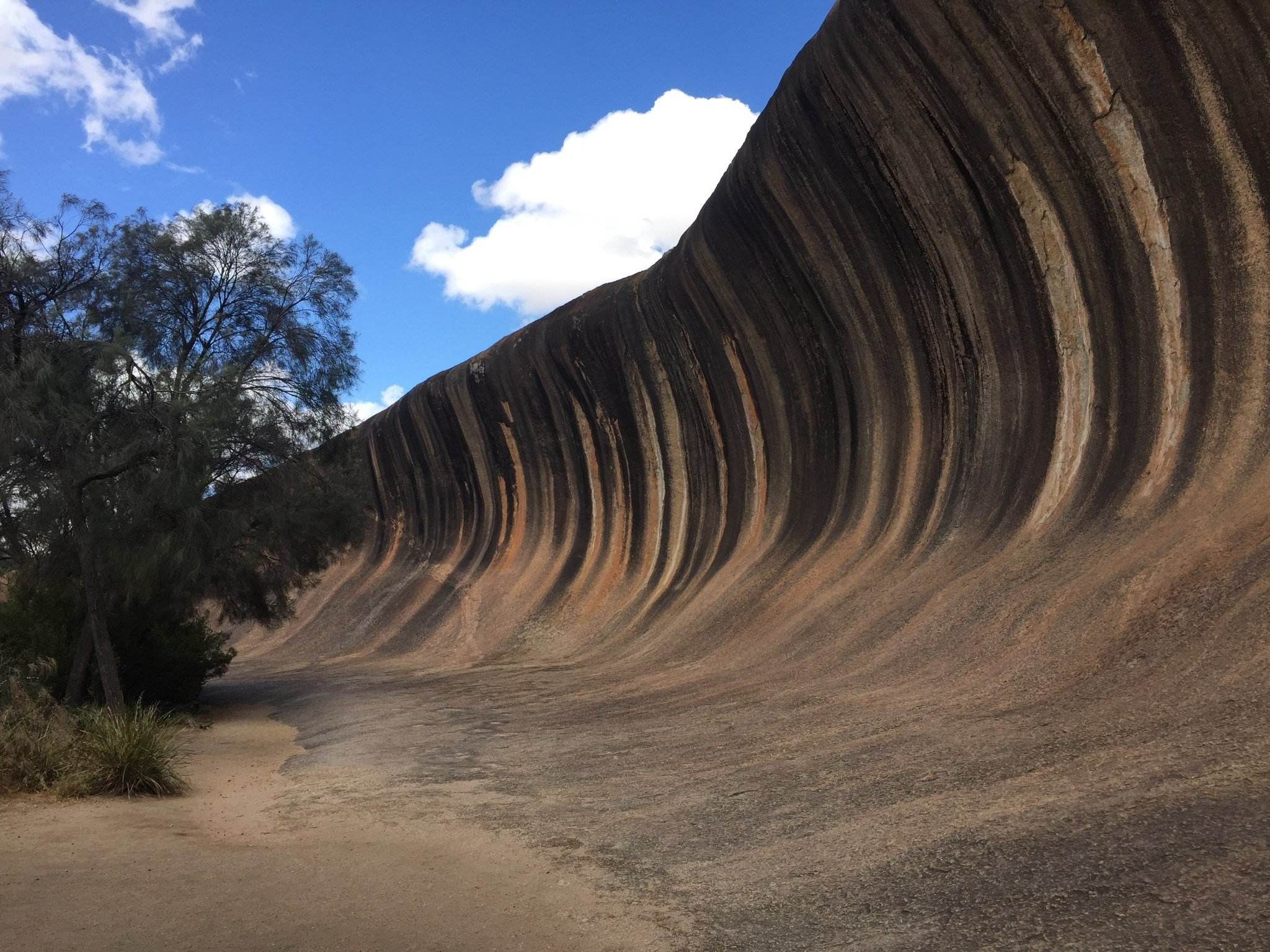 世界上最神奇的岩石——波浪岩,好似被孙悟空施了定身术的波浪