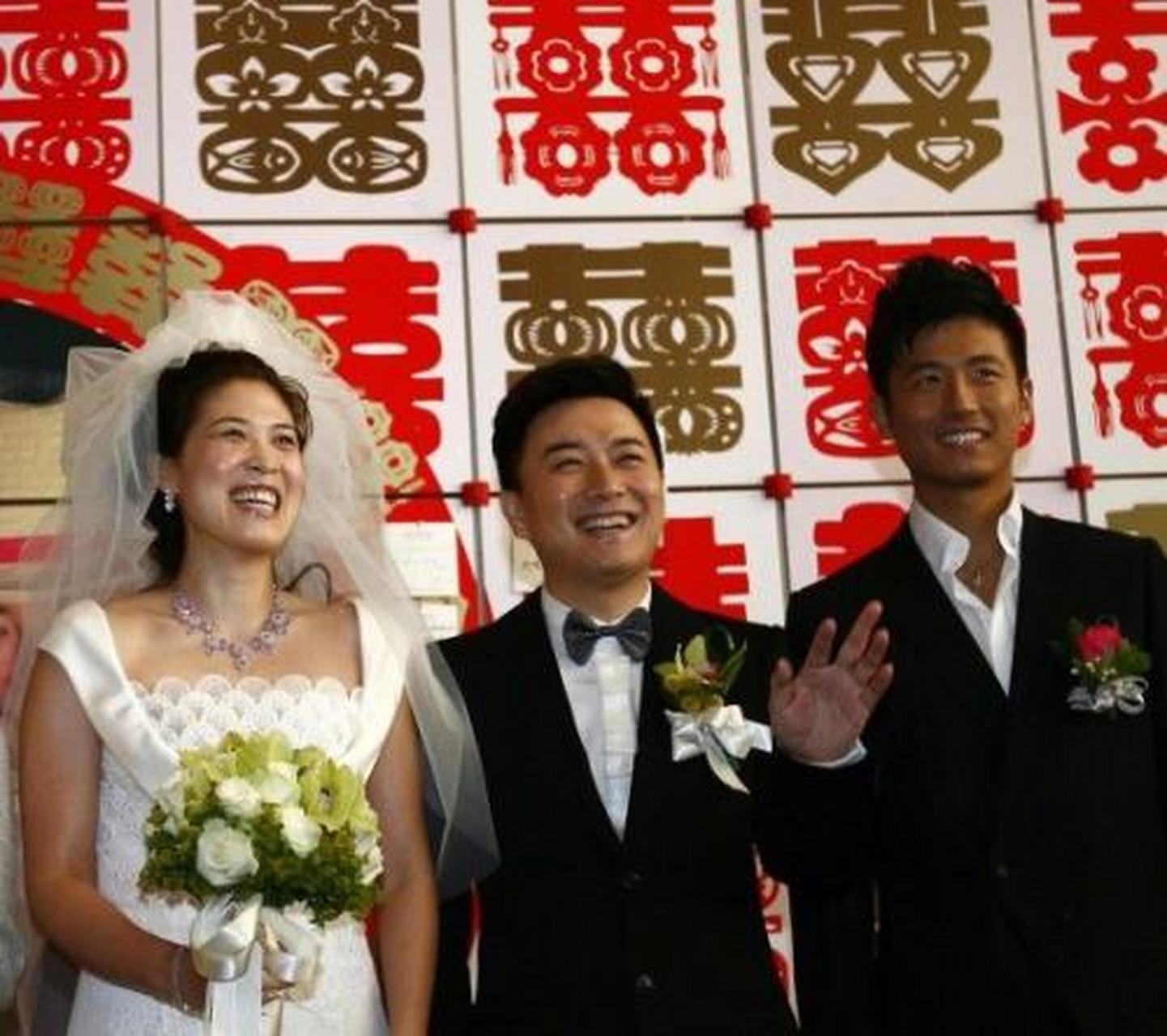 高崚和吴圣相识于2006年,"我参加了一个时尚杂志的活动,当时为我们