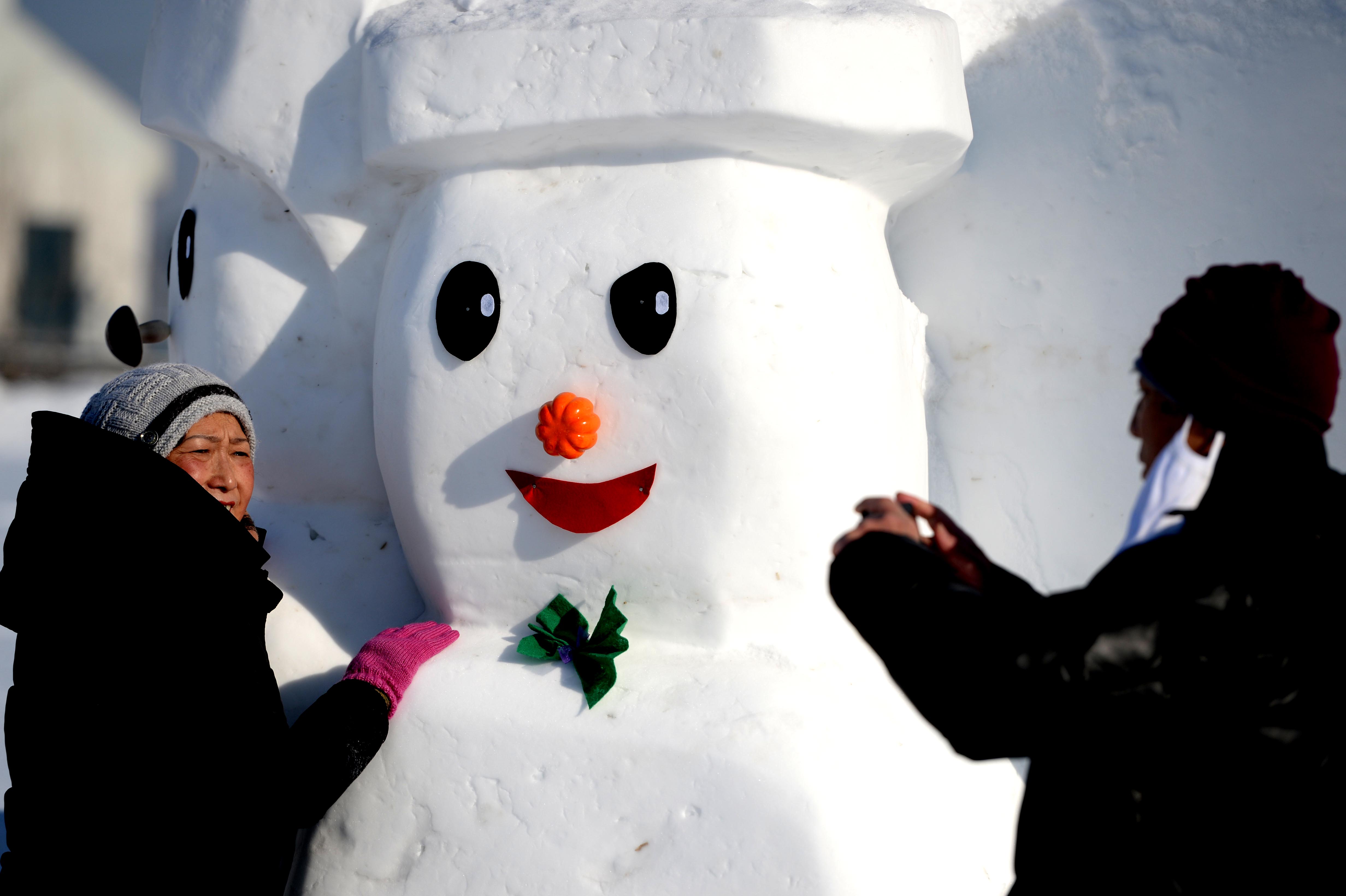 (社会)(5)2018个雪人亮相哈尔滨