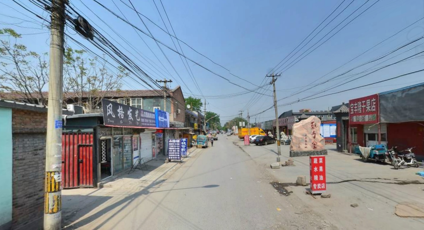 北京市朝阳区王四营乡拆违继续深入:铁路沿线的12座建筑集体拆除