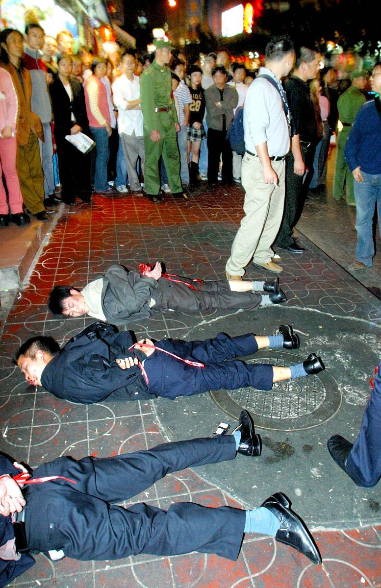深圳一广场发生了一起令人震惊的砍人事件!