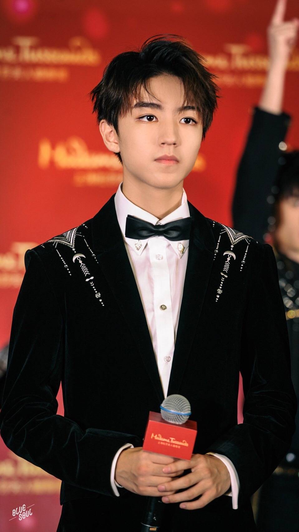 王俊凯白发造型惊艳亮相,网友:是狐妖小仙子吗